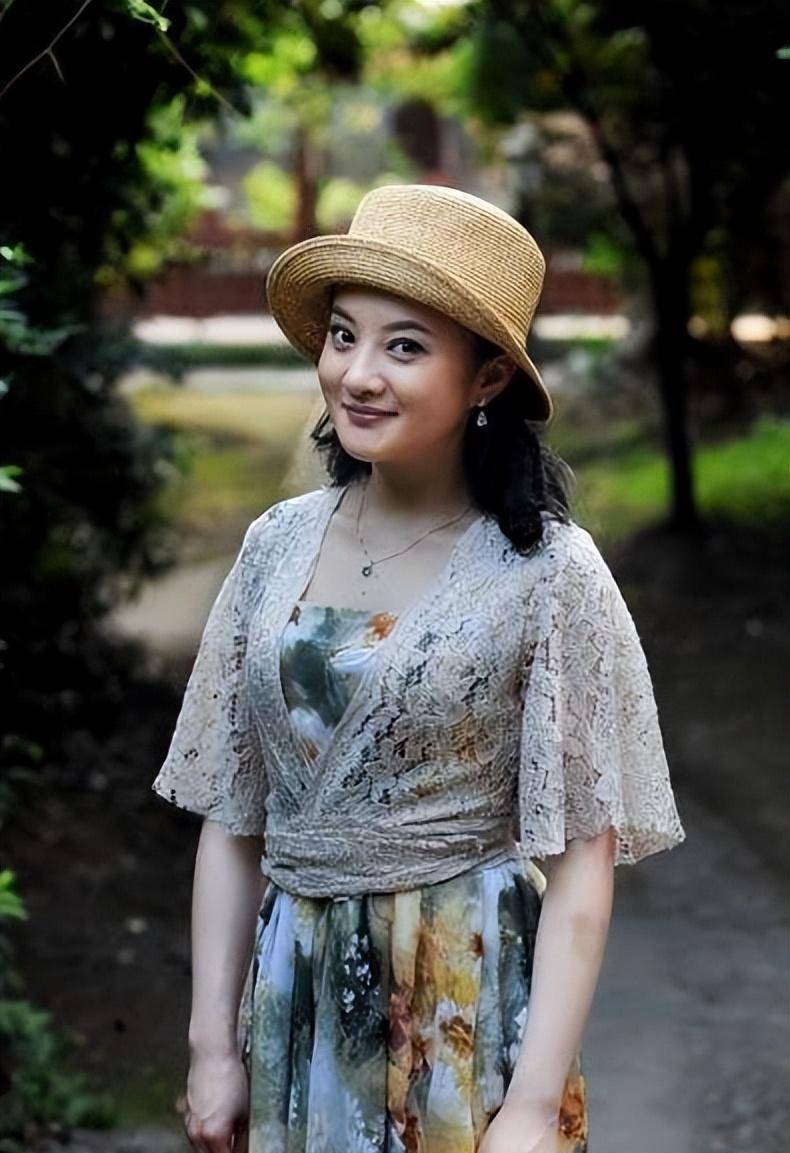 41岁的金铭:息影后考上北大,如今仍是"单身贵族"_琼瑶_父母_小孩子