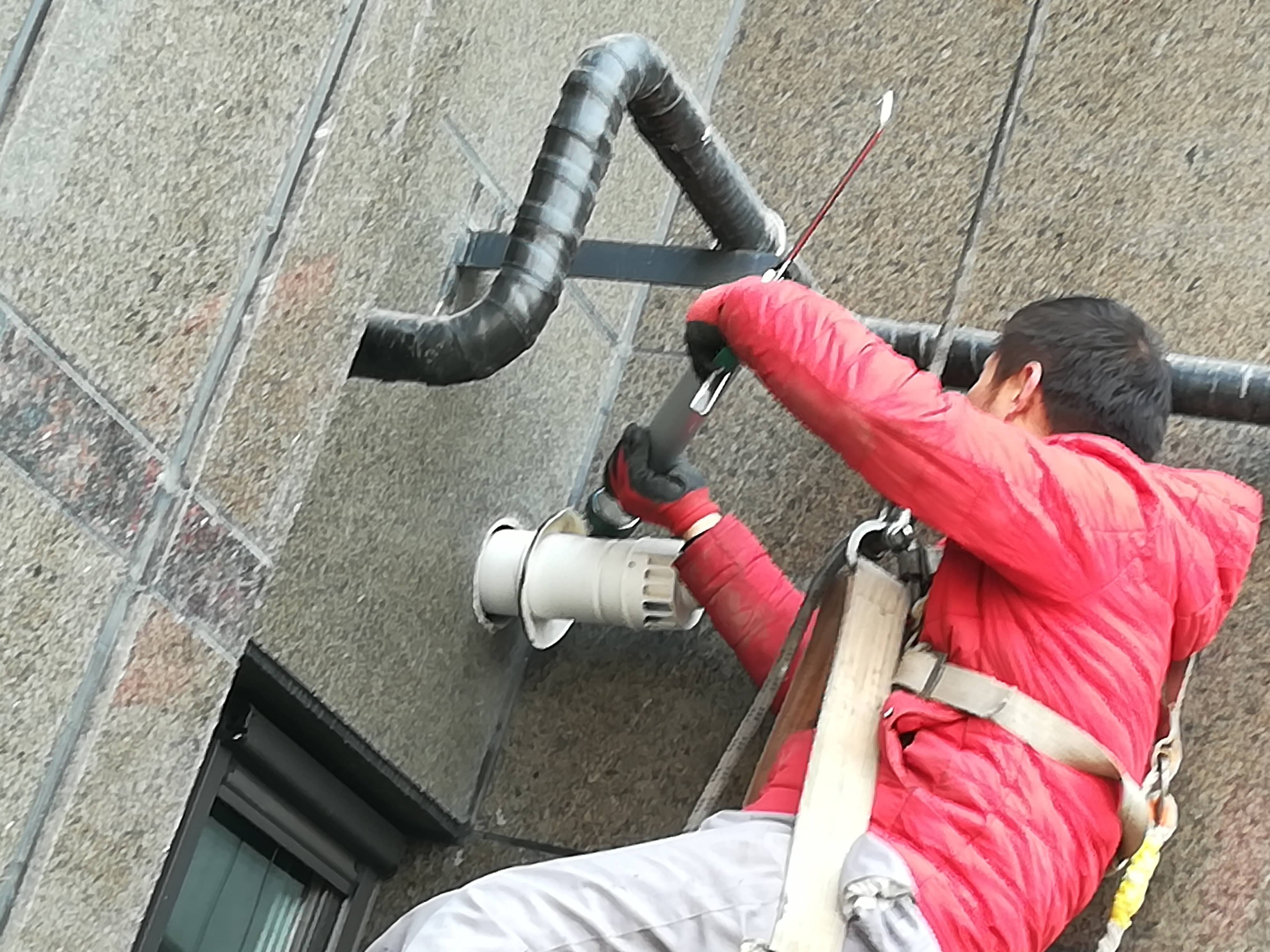 窗户打胶能解决窗户漏水问题吗,不能看原因吧_维修_缝隙_漂亮