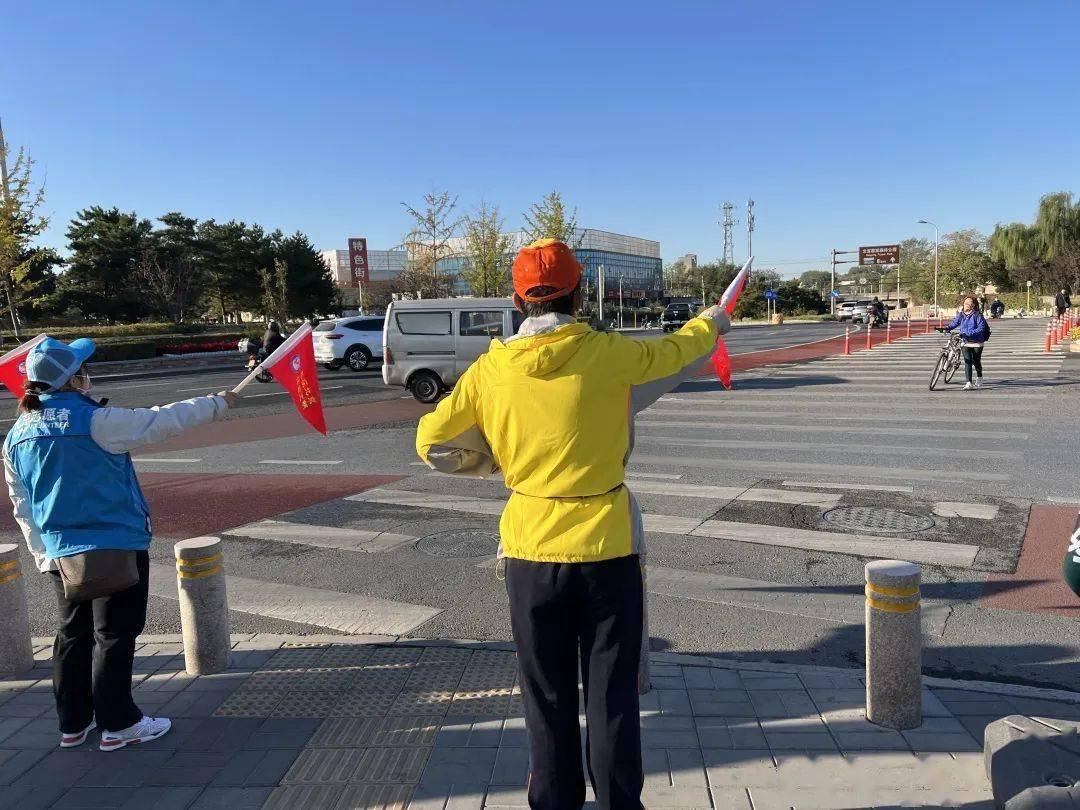 丰台杜家坎环岛连通5个路口_行人_机动_斑马线