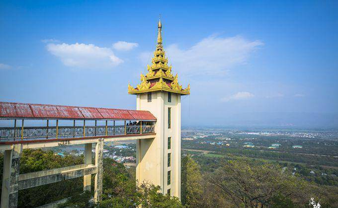 缅甸这座山仅有260米，却是俯览曼德勒的好地方，无数游客来打卡