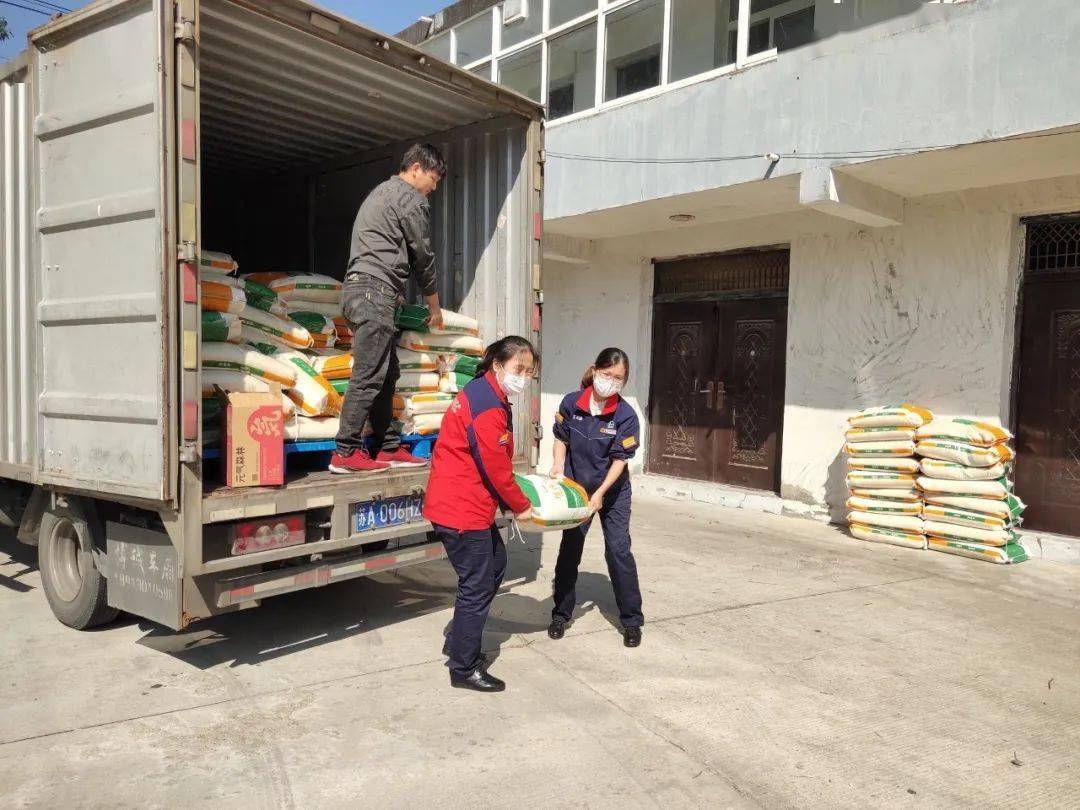 扬中县公司立即谋划动员,确定自主品牌谷康乐派"米粮油"作为"易享节"