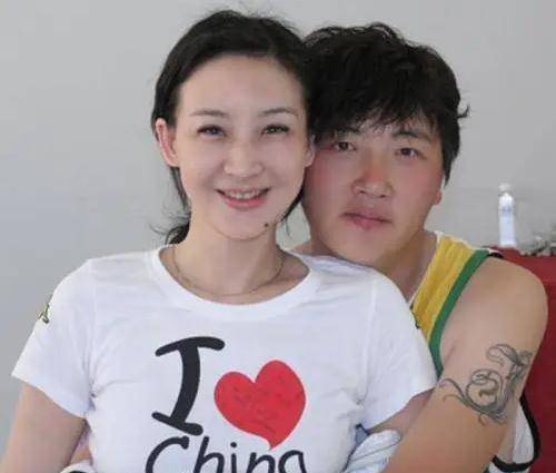 孙楠买红妹分手13年:她找小男友生活幸福,他跌落神坛身陷争议_舞台