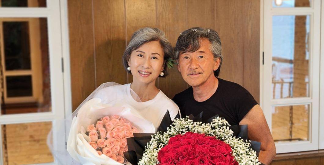 叶蒨文(左)与老公林子祥相差14岁61岁香港女星叶蒨文早年在台曾唱红