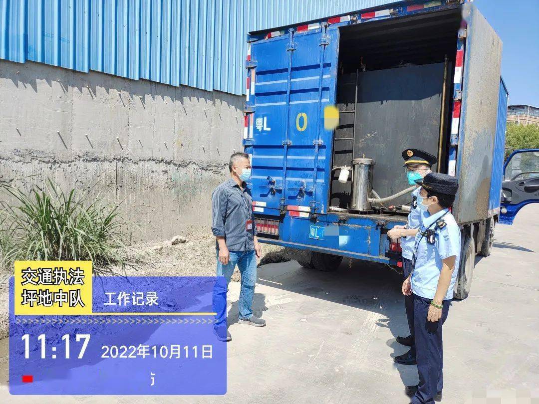 跑得了？“黑油车”路边加油被查，司机却偷偷溜走！最末……