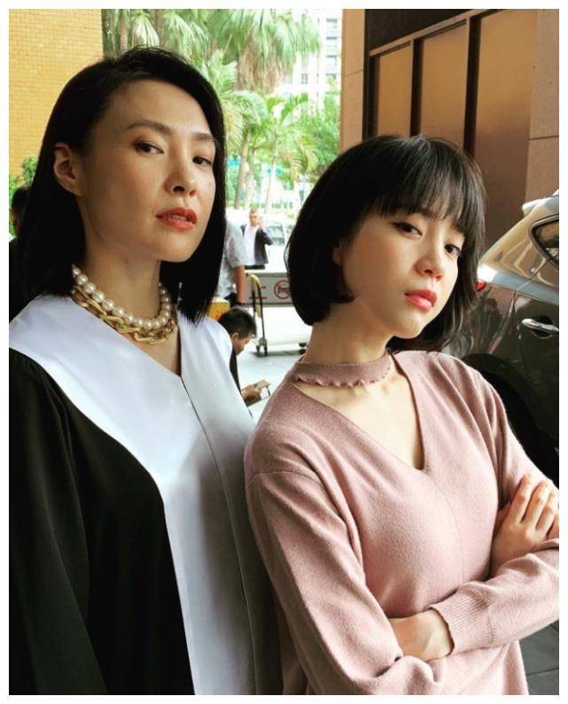 《原来是美男》女主终于穿上高跟鞋,盛装上台,却输给气质美女!