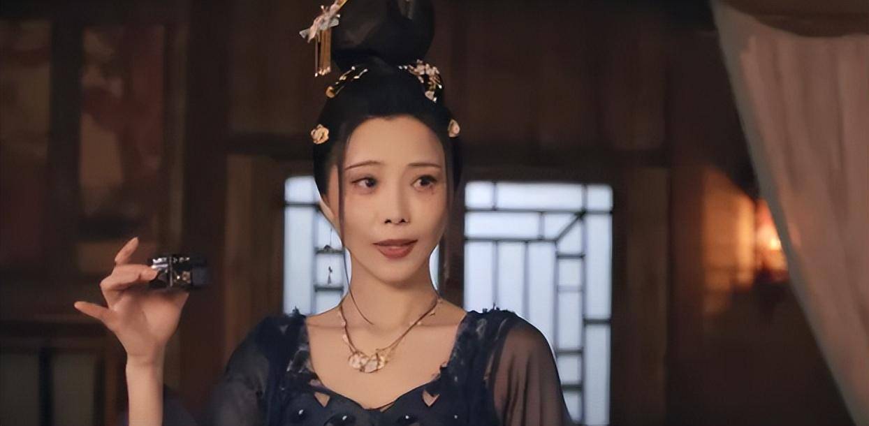 然而,在大雨之夜,沙思潜入贺兰雪的住处,乞丐变脸逃跑了.