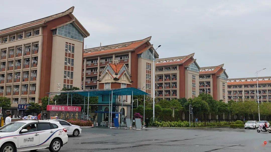 钦州大学城美食广场要开业了,网友:还在装修中_北部湾_生活_烧烤