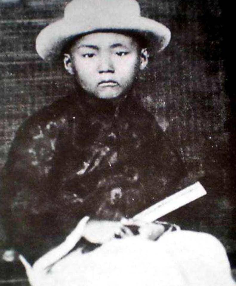 现在的孔子后人还享受“衍圣公”的待遇吗?每个月可领多少钱?_孔德_孔府_孔宗