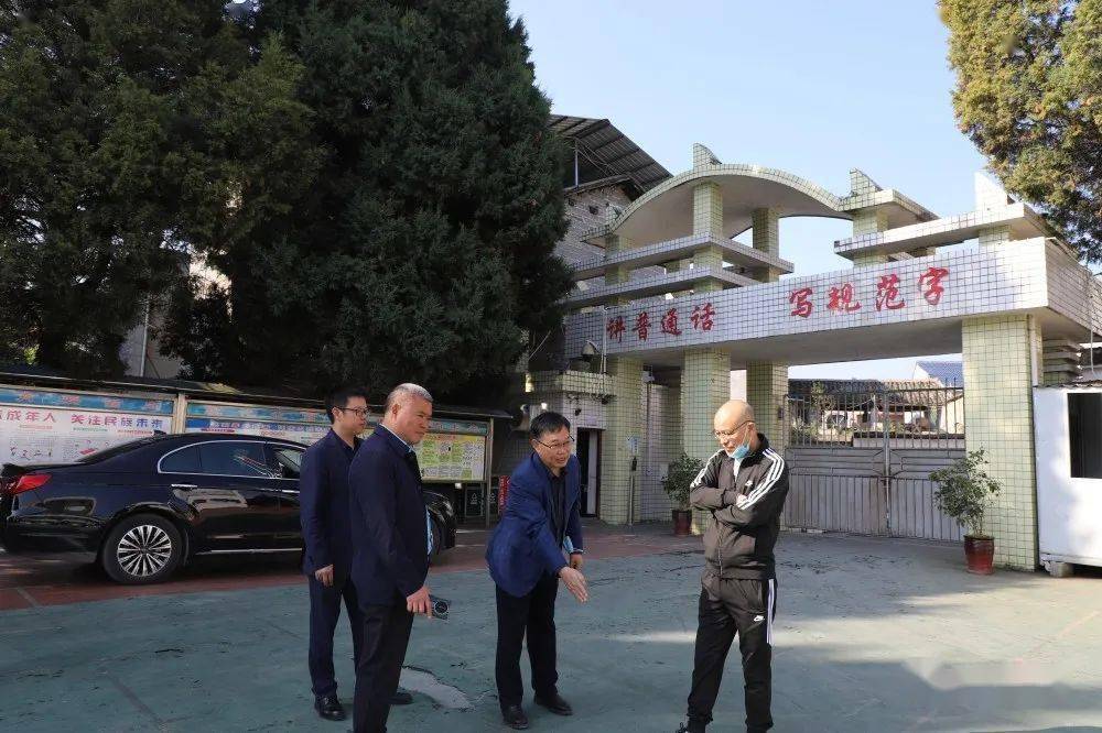 县教委主任许正国调研基层学校工作