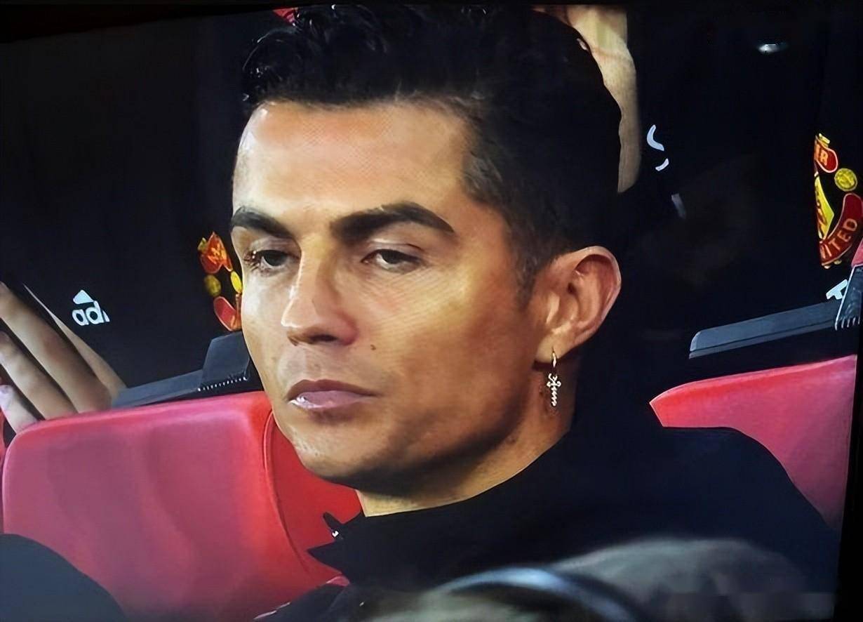 根本没想出场?c罗戴耳坠坐替补席!众名宿:该禁赛!1月就让他走