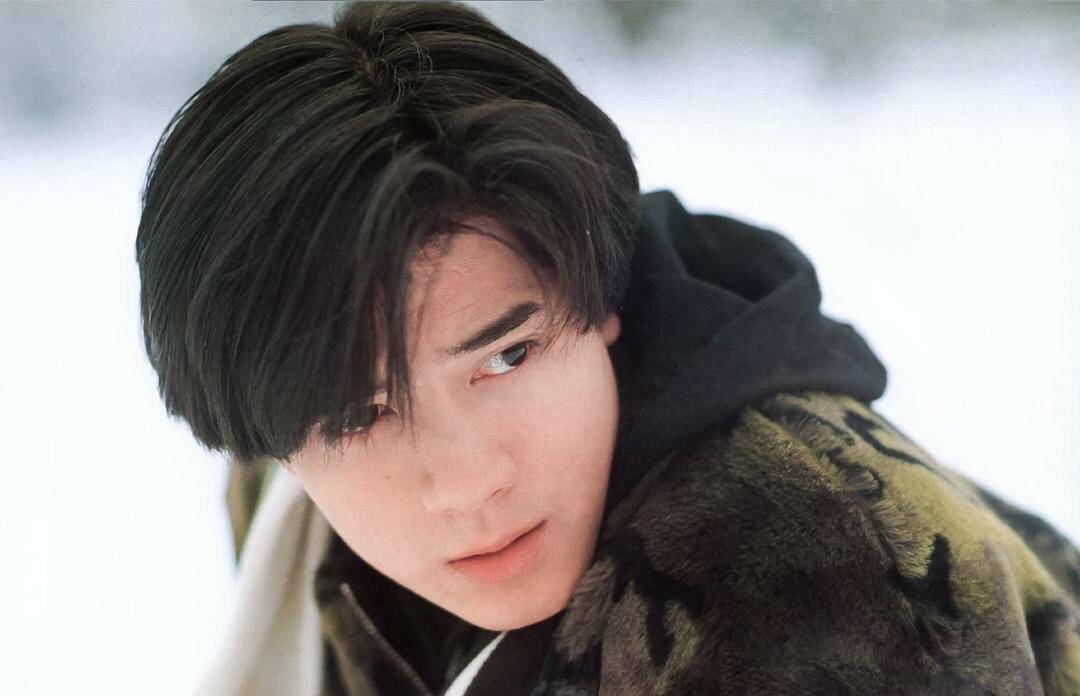 郭富城的脸上始终有年轻人那种无忧无虑的神采,他不会为太多问题费神