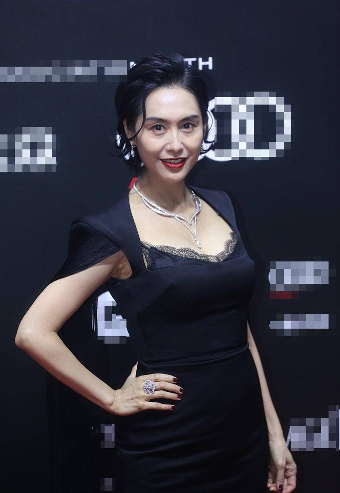 女星红毯比美:杨幂妩媚,baby仙气,倪妮冷艳,朱茵一言难尽