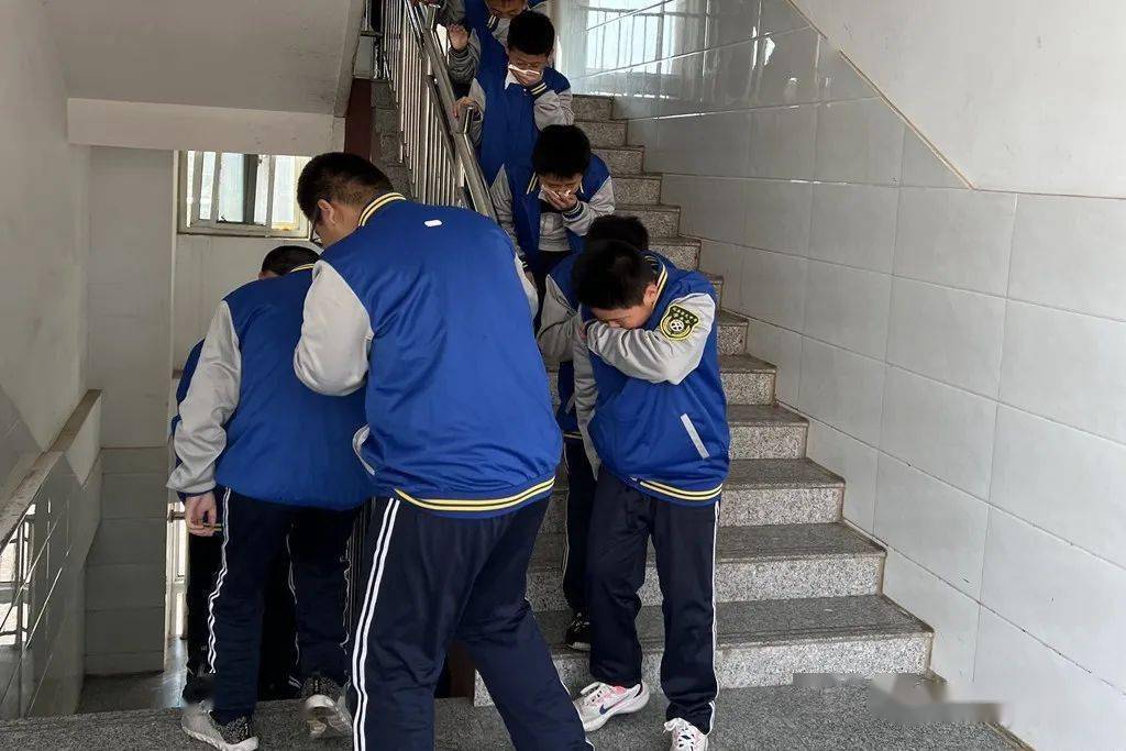 【校园短讯】崇文中学举行消防应急疏散演练_冠县_进行_全体师生