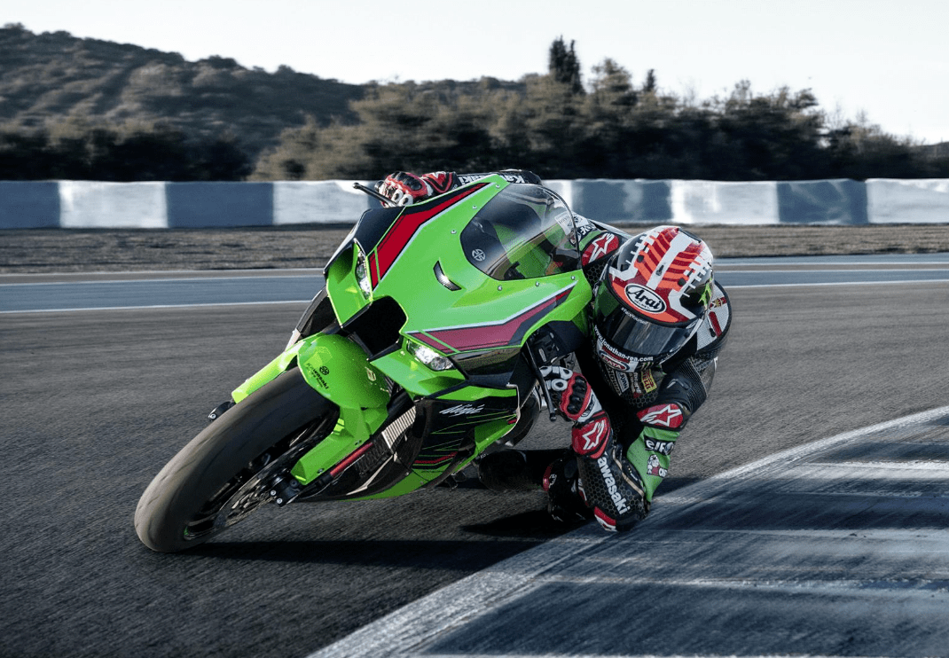 "大牛"换新装,增加白色版本,川崎2023款ninja zx-10r/10rr