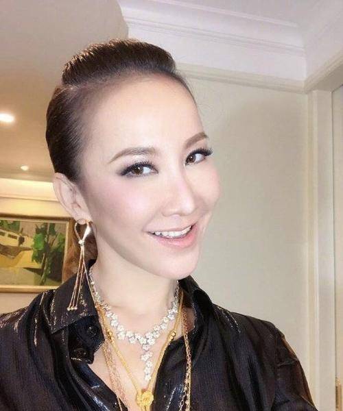 李玟再次被怀疑婚姻,46岁素颜出镜变化大,身材窈窕不输巅峰期_公司