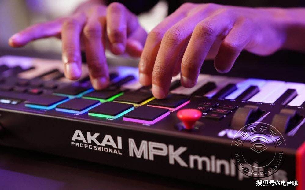 Akai发布新一代MIDI键盘控制器MPK Mini Plus，内置音序器和琶音器_手机