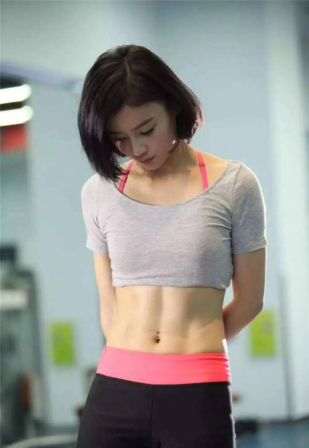 中国女运动员腹肌图片