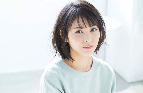 第2名：滨边美波 透き通るような美肌が眩しい人気若手女優！主演を務めたドラマ「ドクターホワイト」で演