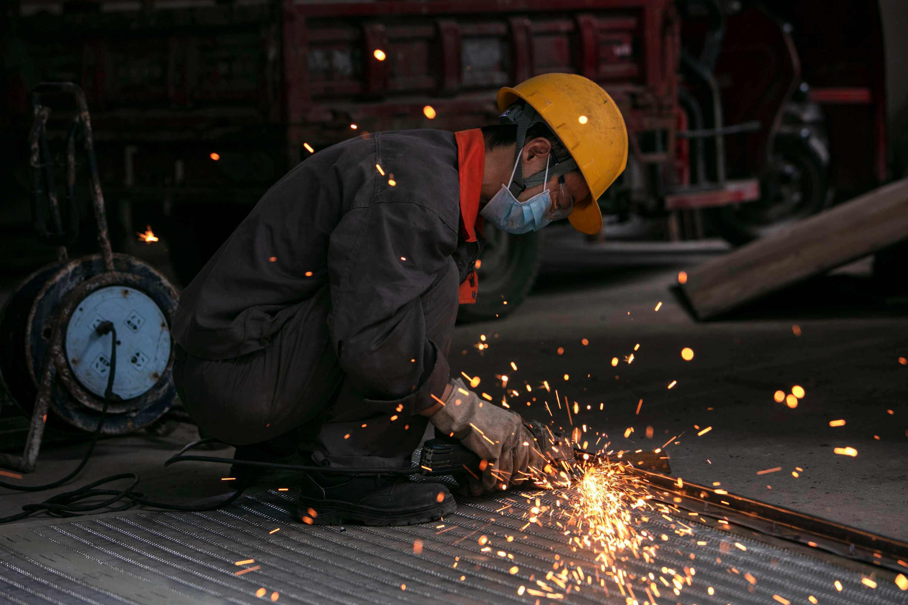 什么是焊工?_焊接_月薪_作业