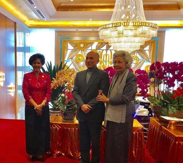 玛尼婉一气之下,就搬出王宫.