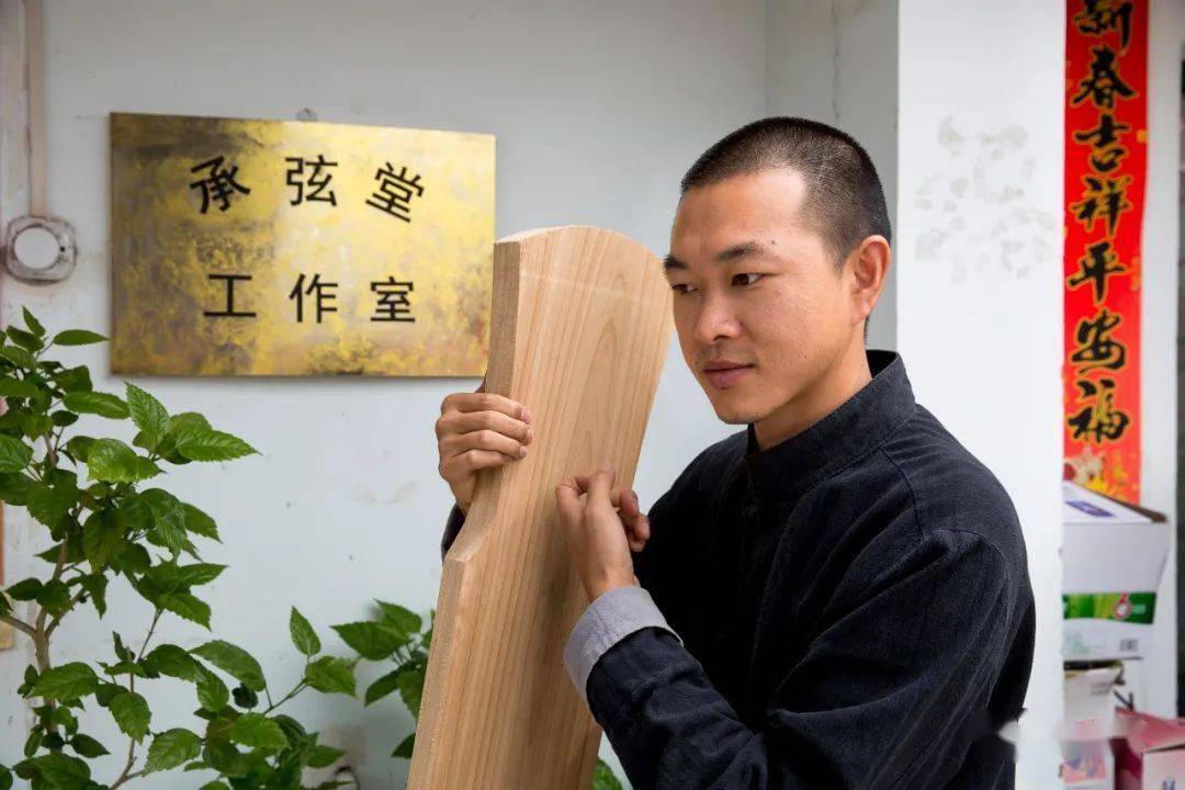 静乐名人杜威——执著追求艺术的工匠师_古琴_乐器_带着