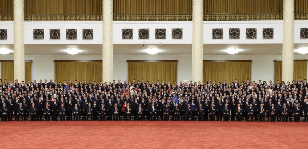 习近平等领导同志亲切会见出席党的二十大代表、特邀代表和列席人员_中央军委_新华社_国家