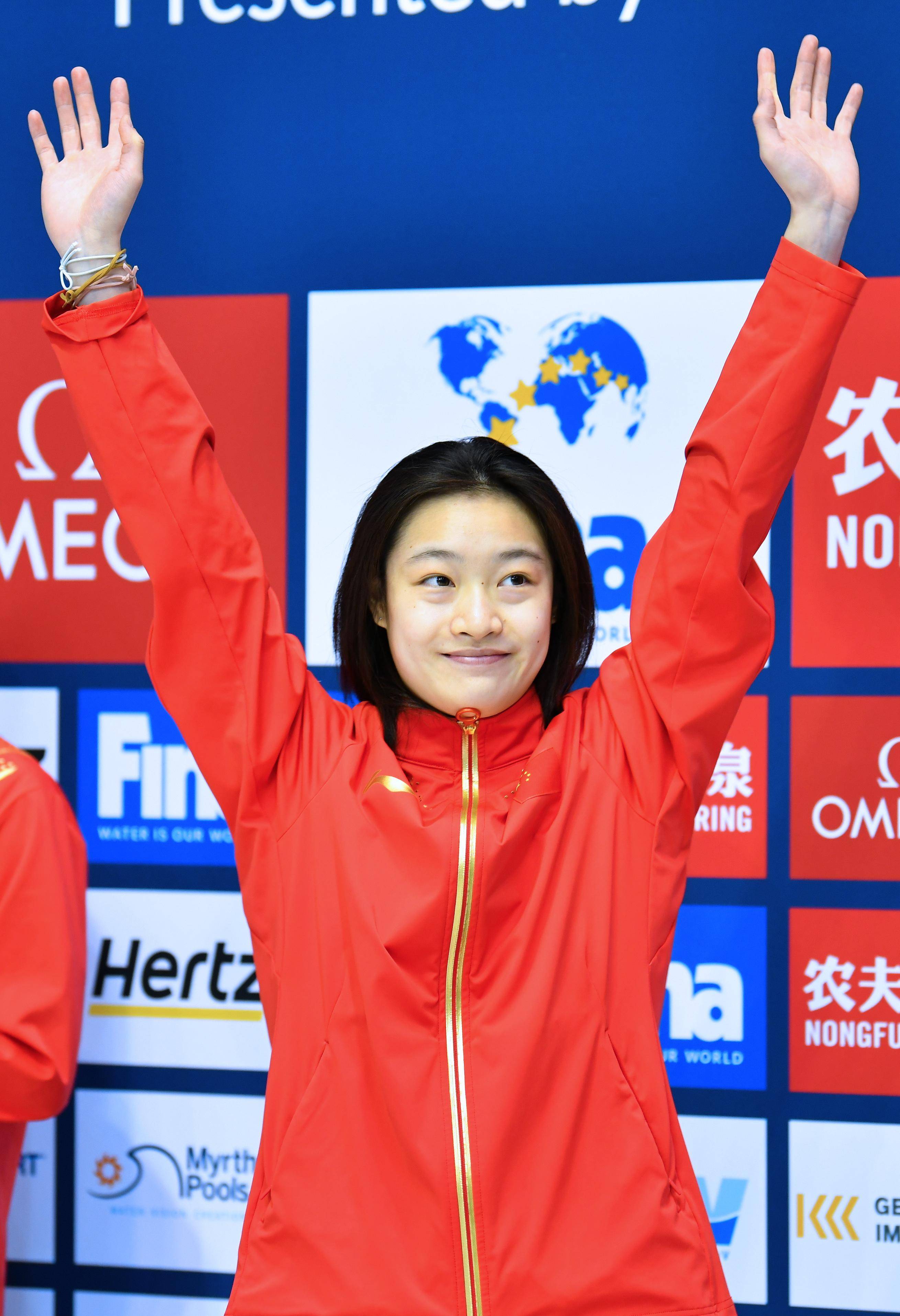 中国选手包揽女子三米板冠军,亚军_跳水世界杯:陈芋汐10米台夺金_新华