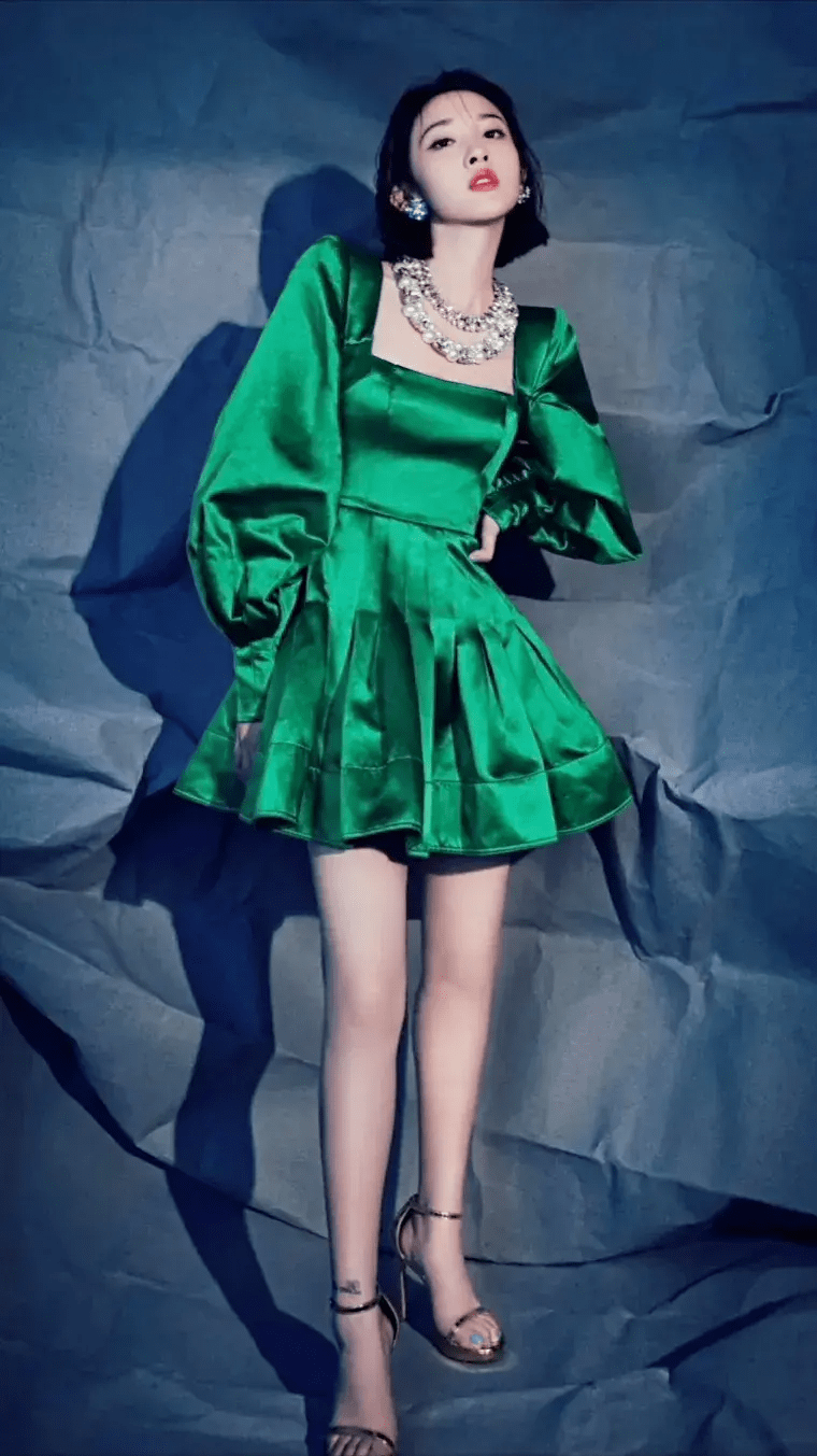 唐艺昕:宛转蛾眉,姿态柔美_唐艺昕_姿态