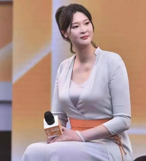 她是女排最有争议队员,曾与朱婷不和,蹭女排ip,被嘲讽"花瓶"_惠若琪