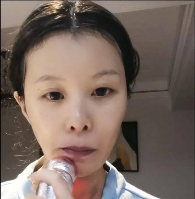 那里了解到更多真实情况,她能透露什么,这基本不可能,一家人团结一心