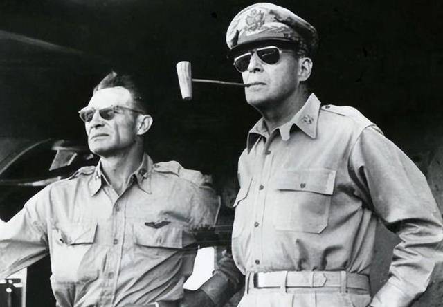 因为,这是美国历史上第一次授衔五星上将,麦克阿瑟毫无疑问地在美军史