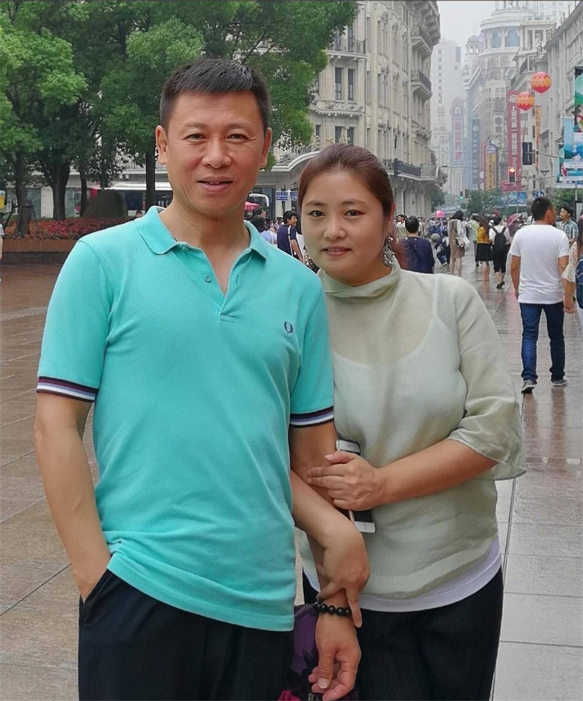 演员胡亚捷:娶初恋为妻,曾3次闹分手,如今幸福美满_演出_生活_汤静