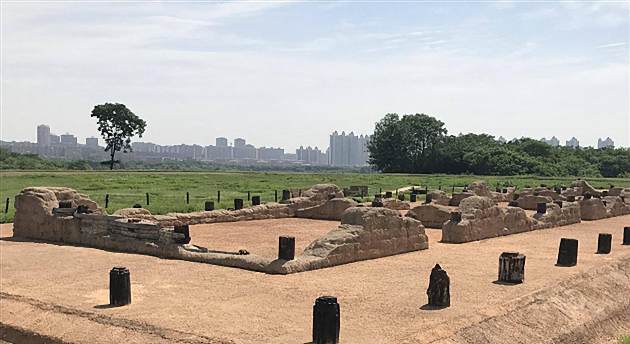 一座沉睡了3000多年的古城意外被发现,出土3000多件文物_龙城_遗址