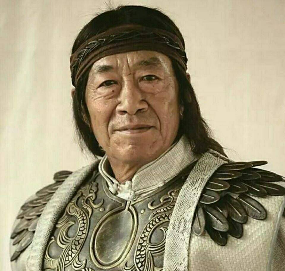 演艺圈中的资深老戏骨,典型的"老牛吃美草",比妻子大37岁_王奎荣_生活