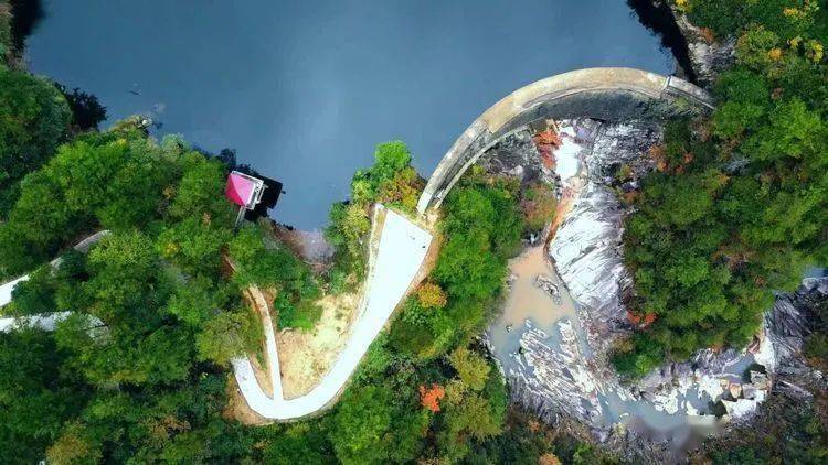 金寨龙井河大峡谷秋景怡人……_悬崖_水潭_大自然