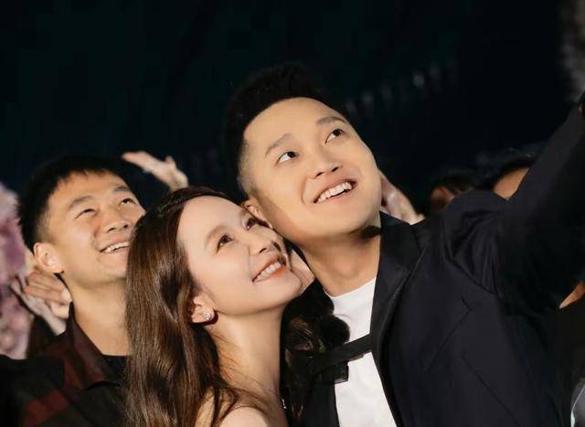 张大奕官宣订婚,时隔两年多,和总裁感情之事的"交代"终于来了_蒋凡