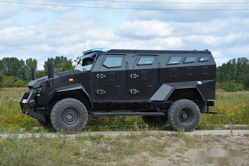 波兰展出tur-7型轮式装甲救护车_库特诺_级水平_防护