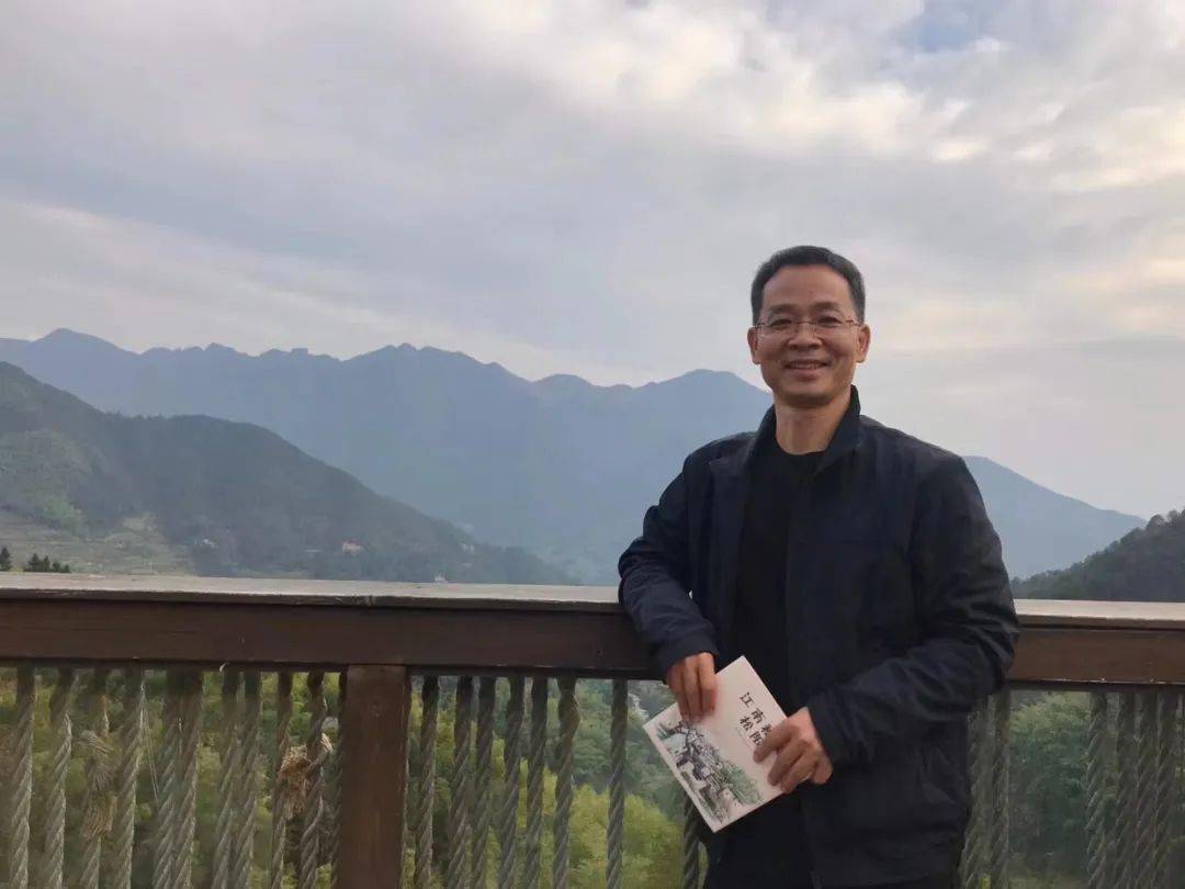 一个诗人的幸福秘诀:做有追求但没出息的人