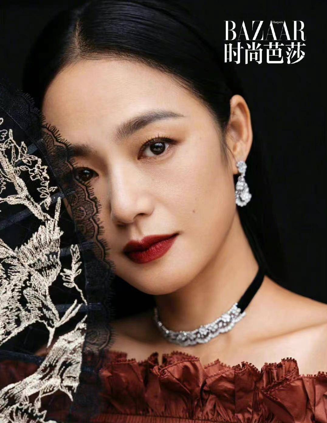 43岁周韵一看就被姜文宠得很好!