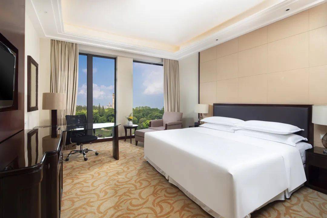 就在本周末,【喜来登x东林半山】打造了一个奇幻的世界,等你来玩!