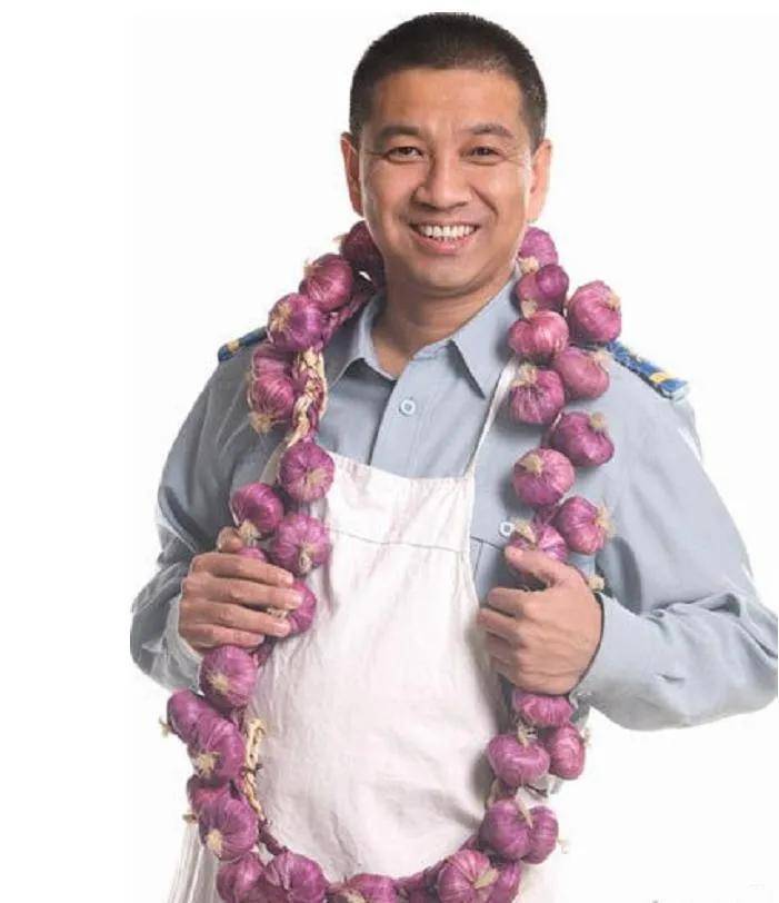 演员周小斌:心疼妻子当全职太太,钱都归她管,如今他还好吗?