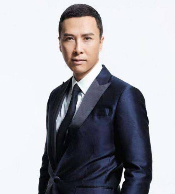 关之琳为甄子丹老婆庆生,却曝光真实颜值,这才是57岁该有的样子