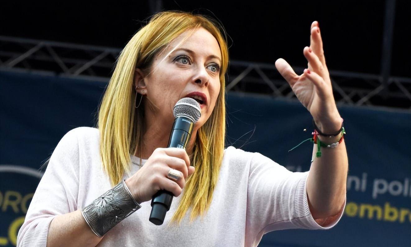 意大利女总理减肥成功,瘦成漂亮小姐姐,找个帅男友,比她小四岁_梅洛尼