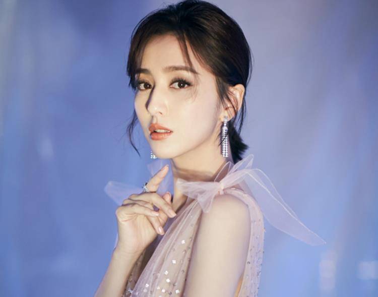 陈思诚谈佟丽娅:我用别人的烟头,给她烫了一烟疤,挺有意思的_事情