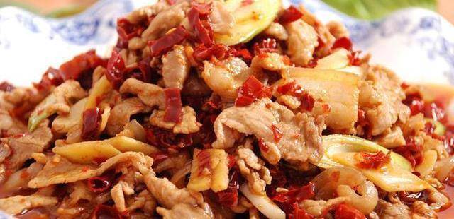 下饭菜:辣炒鸡腿肉,泡椒炒肉片,干锅肥肠,香菇炒菜心_洋葱_做法_材料