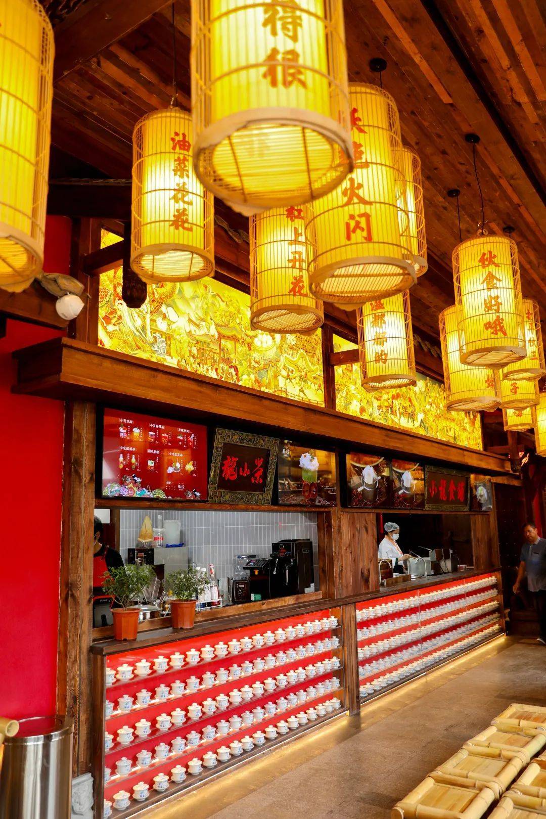小龙坎书写纯正"成都文化"_黑金_门店_特色