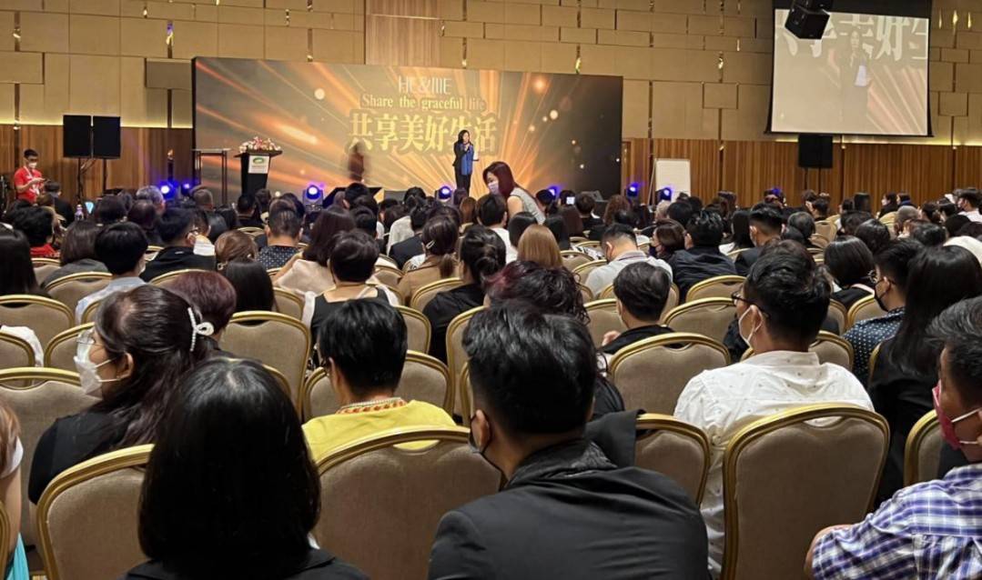 女子4000元买佳莱科技保健内衣 大热天穿上