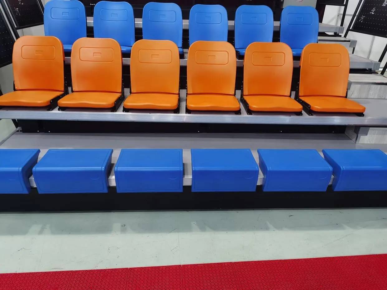 中空前置式翻版活动看台的优势有哪些呢_铝合金_踏板_座椅