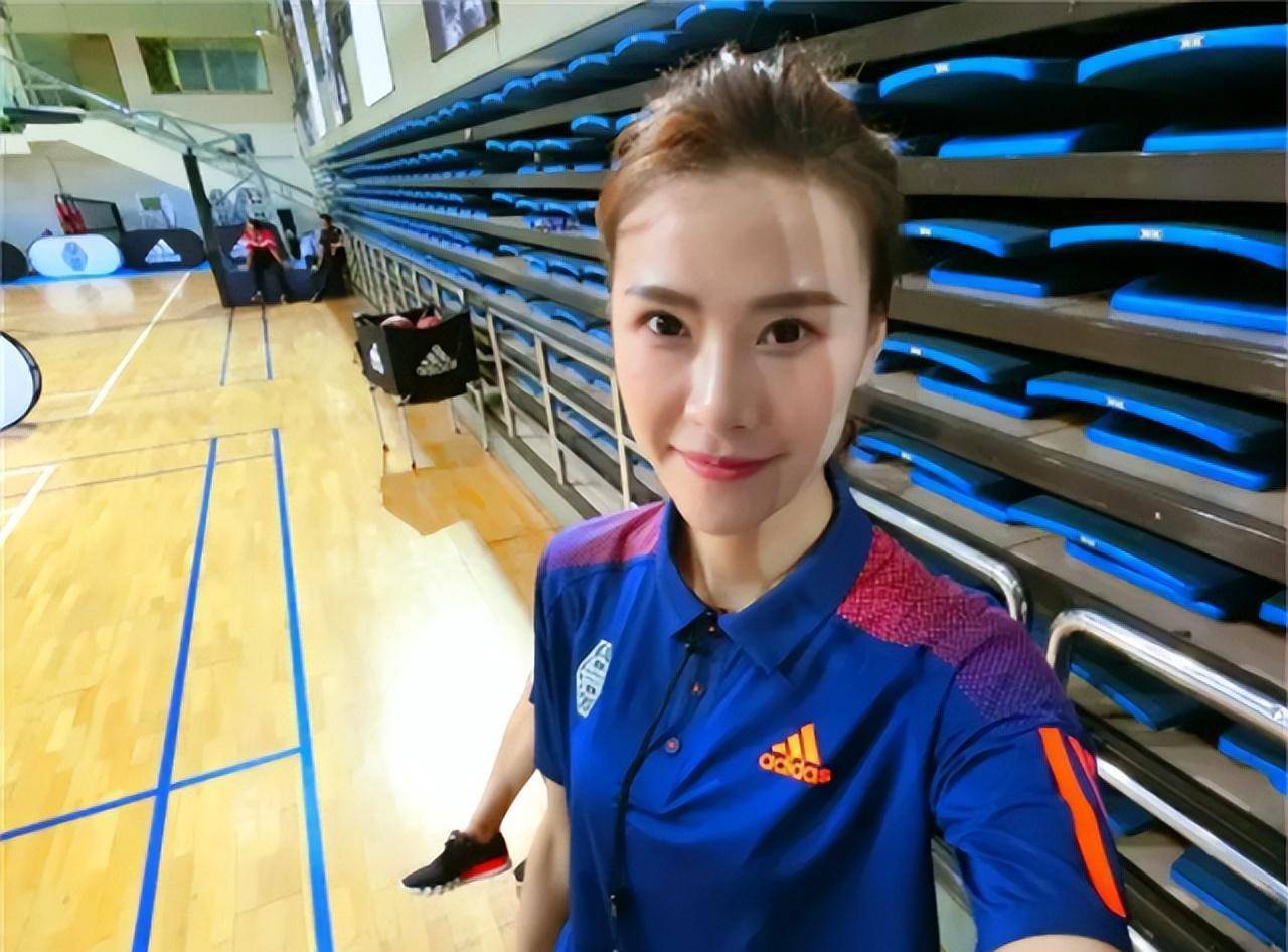 中国"篮球女神"许诺,35岁仍是单身,直言择偶对象要比自己高_训练_个子