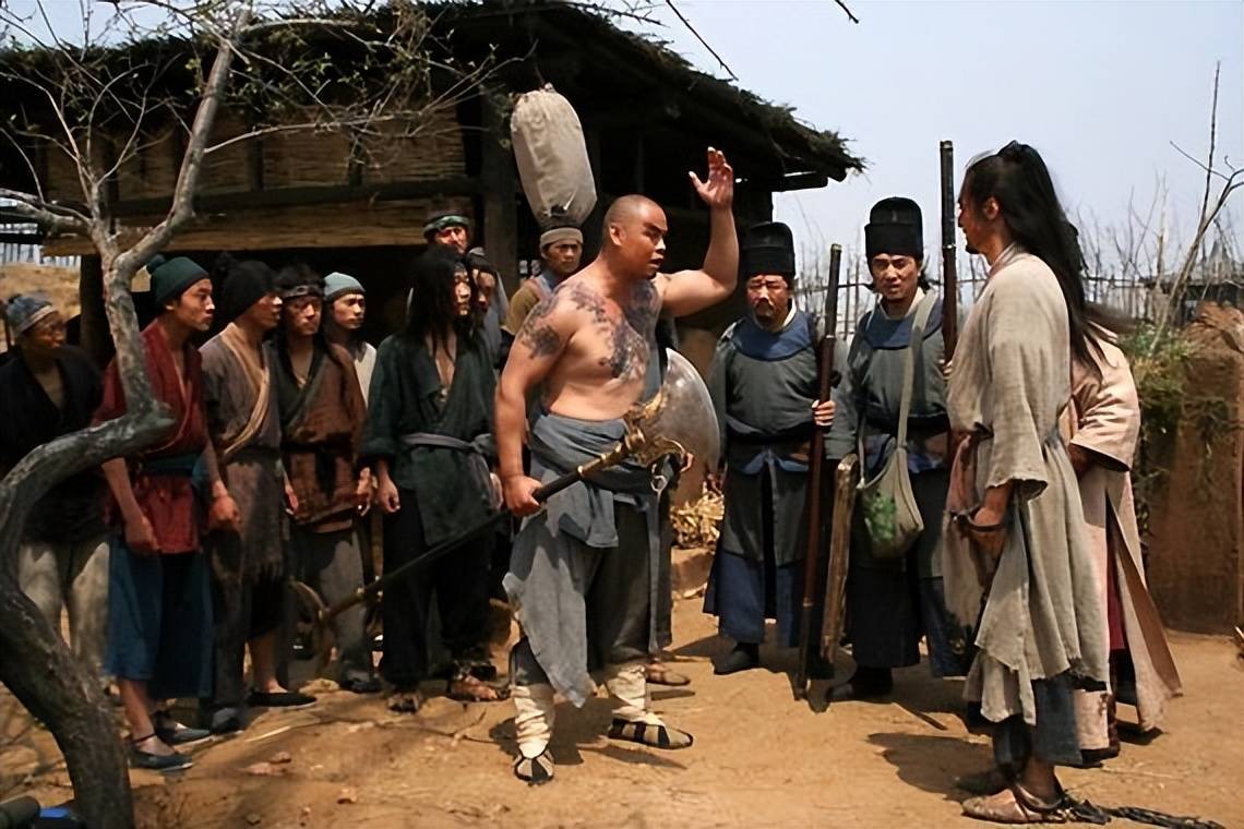 鲁智深回顾往昔,嘲笑自己一生荒唐,但人之将死世间往事终成云烟_林冲